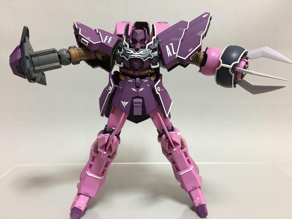 成形色があまりにも良い色だったので部分塗装とホイルシールで仕上げてます　それなりにディティールアップはしたつもり・・ｗ