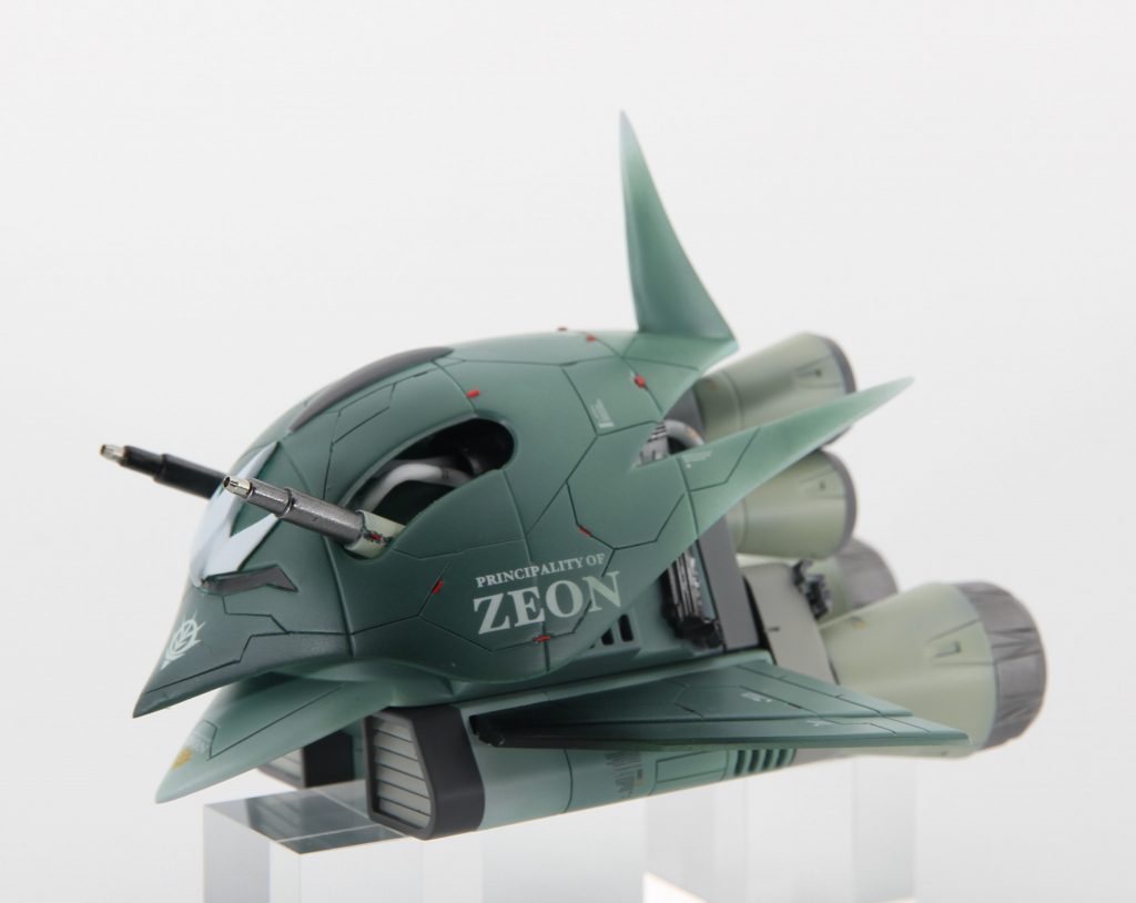 スジボリとエッジをきかせています。塗装は、ガイアの純色シリーズを配合し、グラデーション塗装をしています。レッドチップとデカールを貼り自分の中でカッコいいエルメスを目指しました。