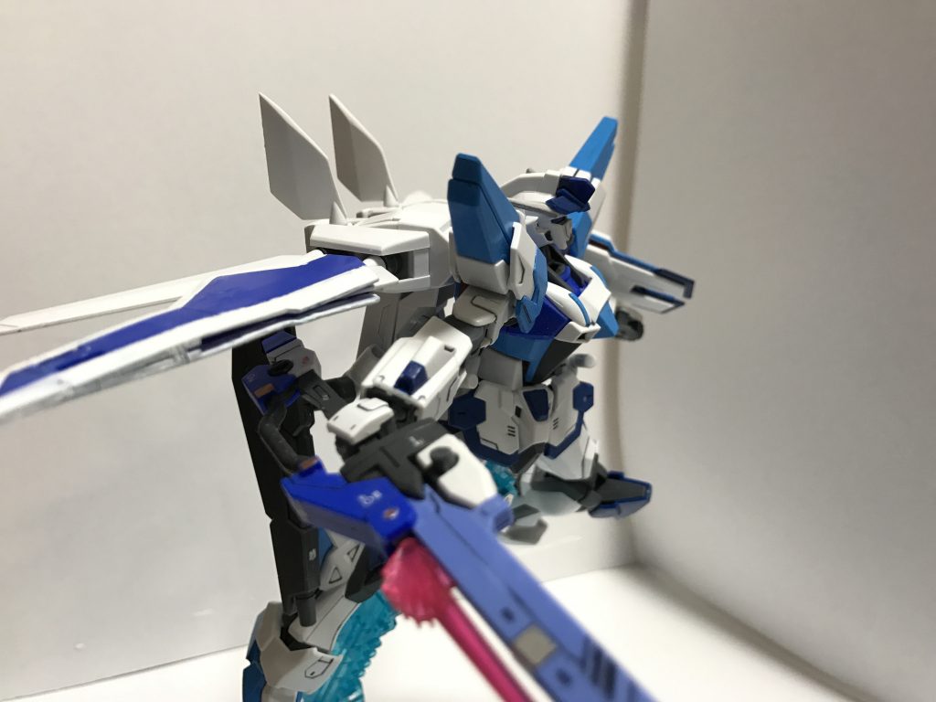 【高速戦闘モード】
「エクシルシステム」を発動させた後に使用可能となる高速戦闘に特化した形態。
長時間の運用はエンジンの暴走とシステム使用者、パイロットの負担(Gによる負荷)が懸念されるため不可能となっている。



↓ここから下はおまけになります。