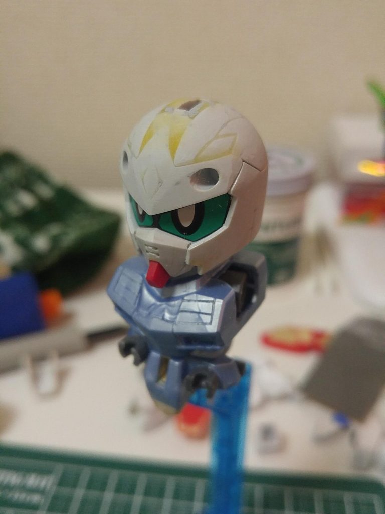 モチーフであるWガンダムはスマートなイメージが強かったので、顔は一番スマートな魔竜ゼロを元に加工しました。