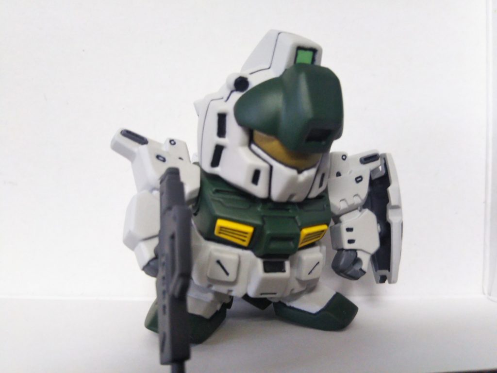 キットは顔や腰の形が設定と少し違うので
そこを直すようにいじっています。