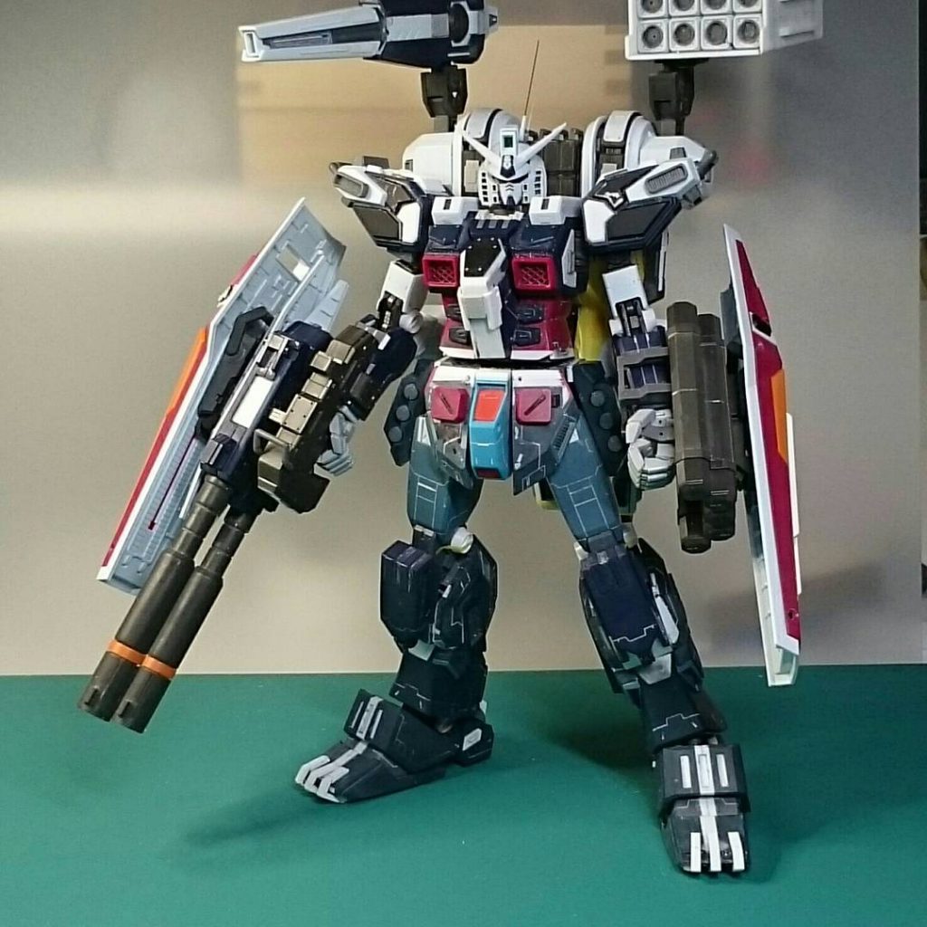 サフ前です。
ちょっとプラ材がガタついていますがまだ固定していないからです。