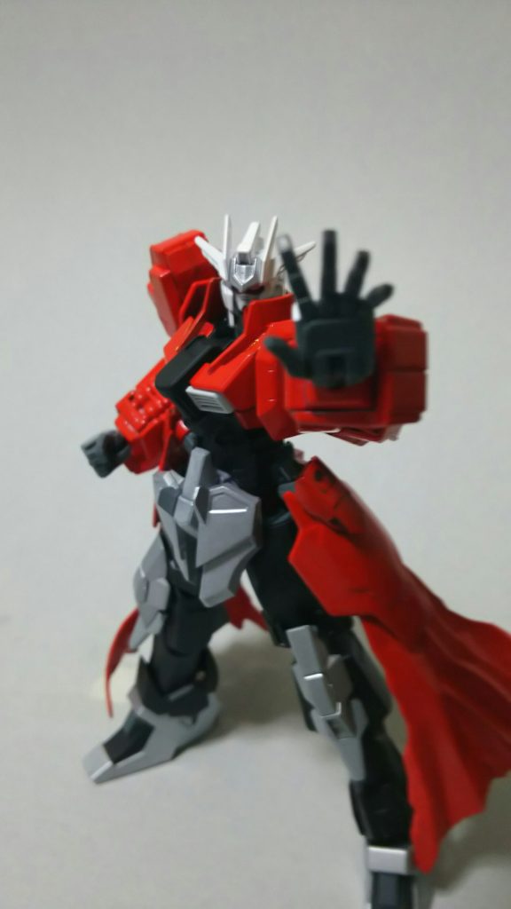 一度複製した武器や防具は固有結界を発動せずとも投影魔術として外界に引き出すこと(防具の場合は2~3倍の魔力がかかる)ができるほか、ただ複製するだけでなく、自分好みにアレンジを加えたり、形状を変えるなどいった独自の改造を加えることも可能。また、物品としての刀剣を魔術で作り出しているのに止まらず、長年使用された刀剣には意思が宿り、その意思と共に刀剣に宿る「使い手の経験・記憶」ごと解析・複製している。このため、仮に初見の武器の複製であっても、オリジナルのガンダムほどではないがある程度扱いこなすことが可能。本来であればこのような芸当がロボットであるガンダムには不可能であるが、聖杯の力とこの機体に宿っている英霊だからこそ、成し得る力なのである。