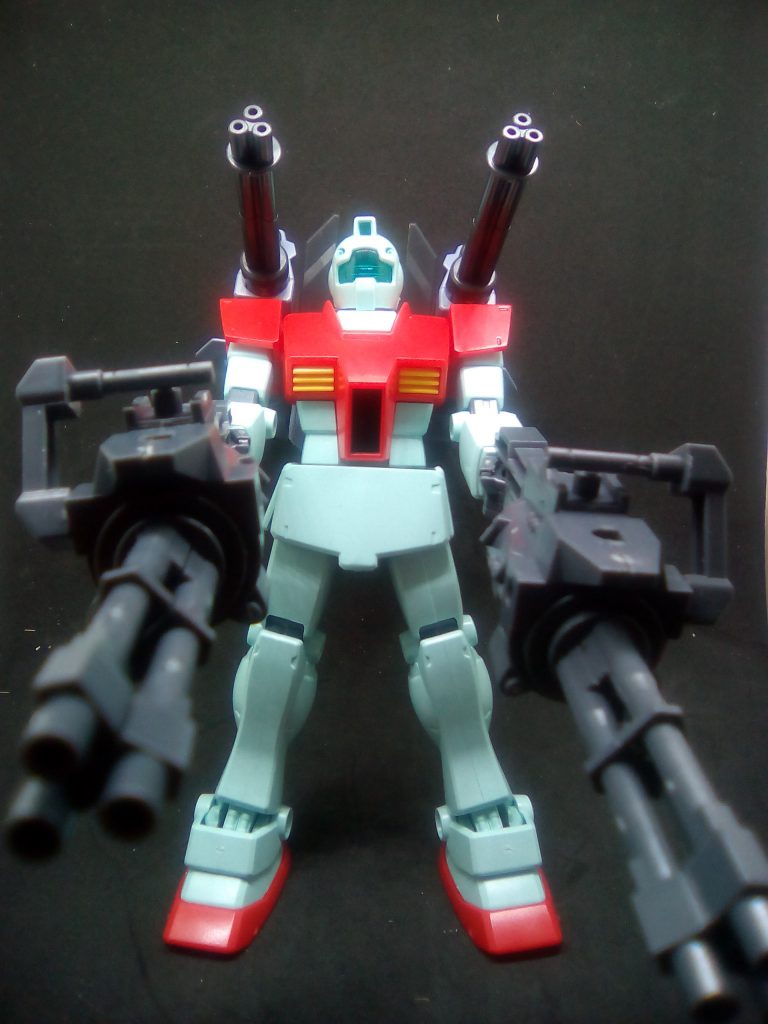 　３号機です。
　とにかくガトリングで固めてしまえ、という事で持たせまくりました（笑）。
　両手のガトリングはコトブキヤさんのものです。
　ランドセルはビルドファイターズのヴァリュアブルポッドを使いました。
　しかし、ガトリングが長くて重いので、ポーズがなかなかつけられません。
　ちょっとやりすぎたかな、と思っています（笑）