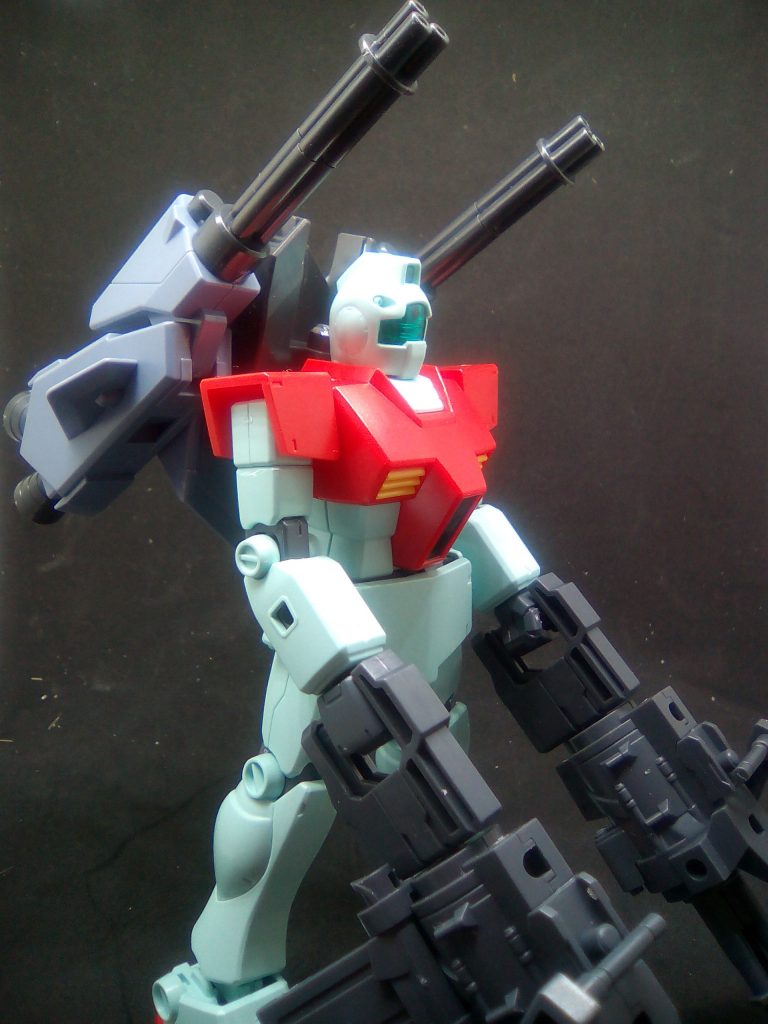 　３号機の別角度からの写真です。
　ちなみに１号機からそうですが、ランドセルは付属の取り付けパーツを一切使っていません。基本的に双方にドリルで穴を開け、ランナーで補強して接着しています（毎回、穴が少しズレるので、リューターで穴を拡張して無理やりはめ込んでいますｗ）。
　取付パーツは、使うとボディとバックパックの間に隙間ができてしまうので、私はそれが嫌で使わないのです。