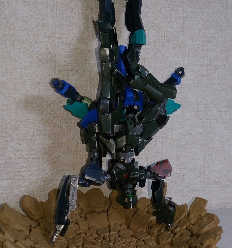 オーバーチャージスペシャル
左肩のサブアームにエネルギー解放し、相手を放り投げ、首四の字状態で落下。
「レーヴィンスペシャル!」