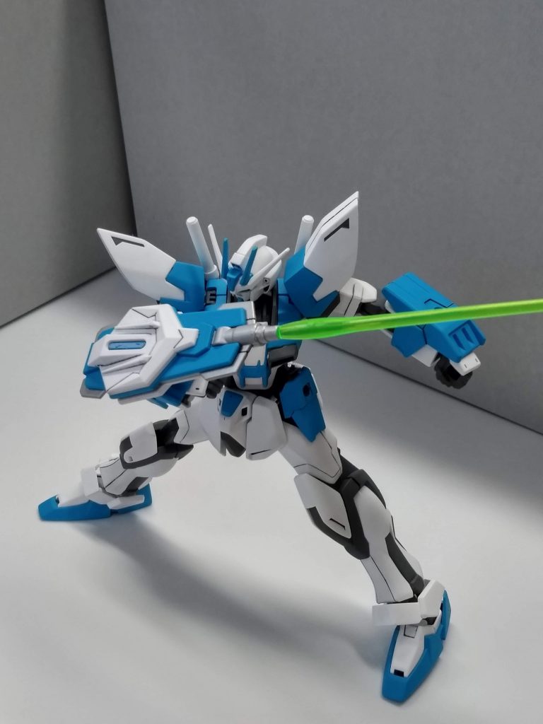 武装②フォースシールド
･Iフィールドを10秒間発生させることができ、ビームに対してかなり有効なシールド。しかも、ビームサーベルを発生させることも可能。 
･コスモシールドの先端に、ビームサーベルの持ち手部分を付けて作りました。