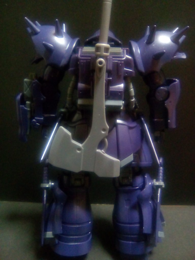 背面ショット、アックスの収納形態です。
 無加工で上手く収まりました。ありがたいことです。
 これなら任務にも支障は出なさそうですね。