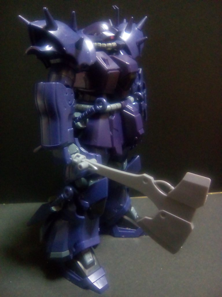 というわけで、武装を変えてみました。
 破壊力があって武器の強度として強靭。そして光らず隠密行動に向いているアックスです。
 意外と似合うと思ったのですが、弟に見せたら「不審者みたい」と言われてしまいました(笑)。
 ちなみにアックスは、鉄血のオルフェンズのグレイズから取りました。色々とピッタリです。