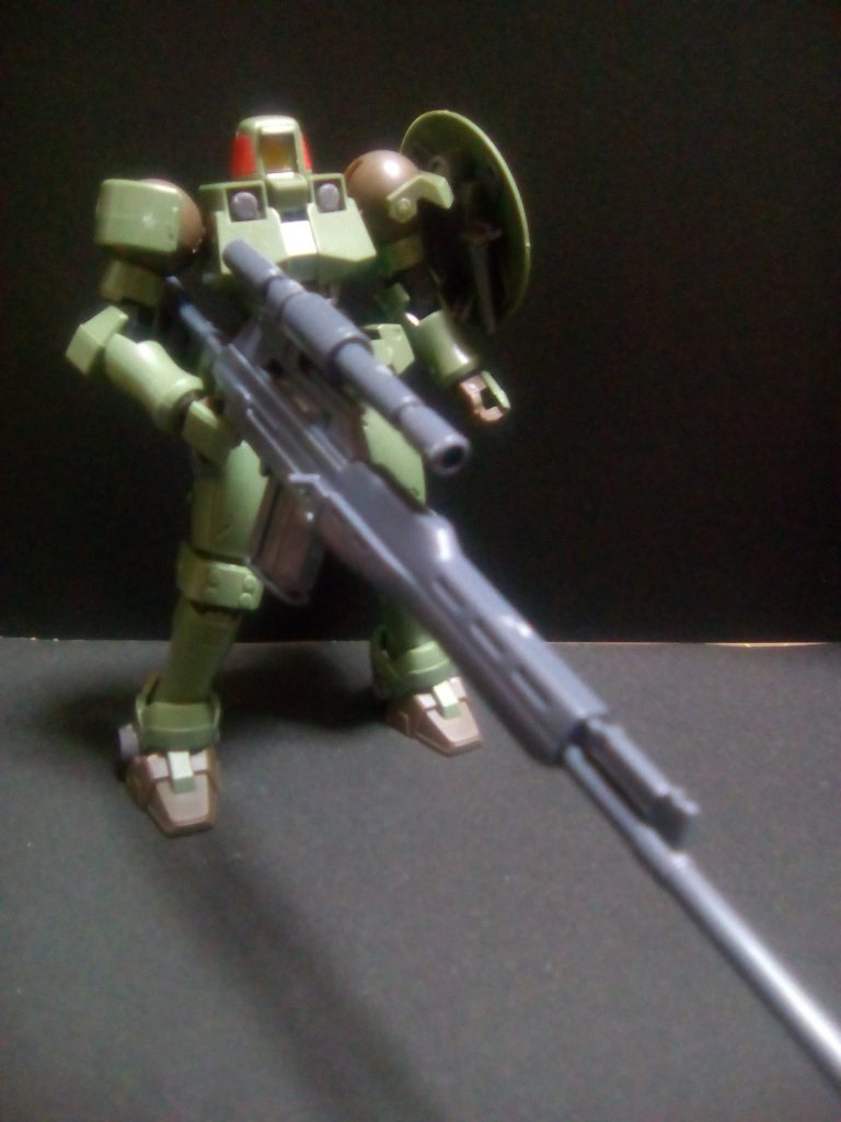 スナイパーライフルを装備した、長距離支援タイプです。
味方の支援から、敵指揮官機への直接攻撃まで行います。
戦場全体を見渡すので、必然的に部隊のブレーンであることが多いです。