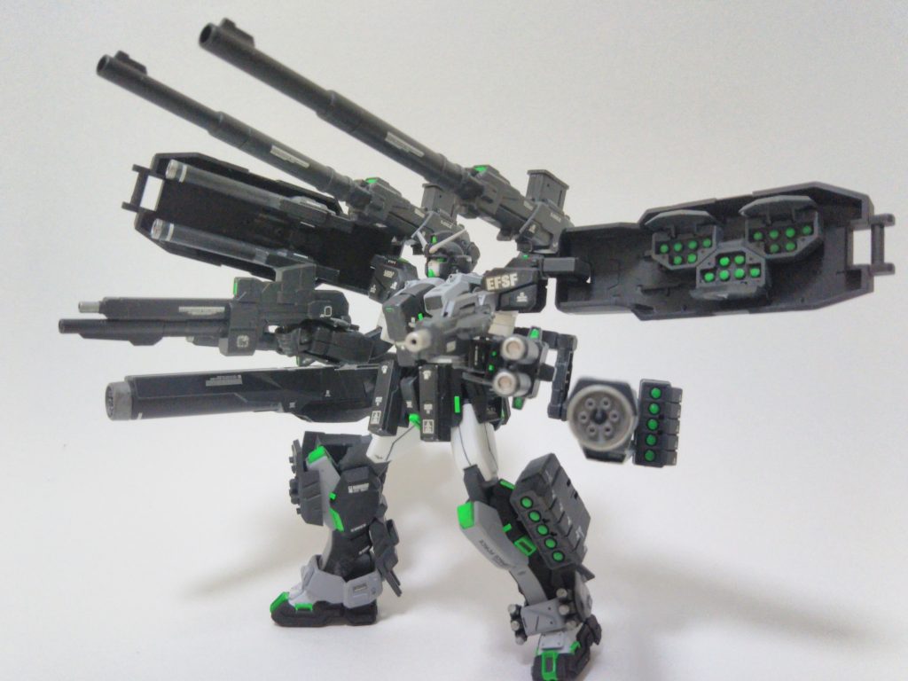 ビームライフル×2
ビームキャノン×2
八五式擲弾筒
一六式対地誘導弾
六七式長射程電磁砲×2
ビームガトリング×2
10連式ミサイルポッド×4