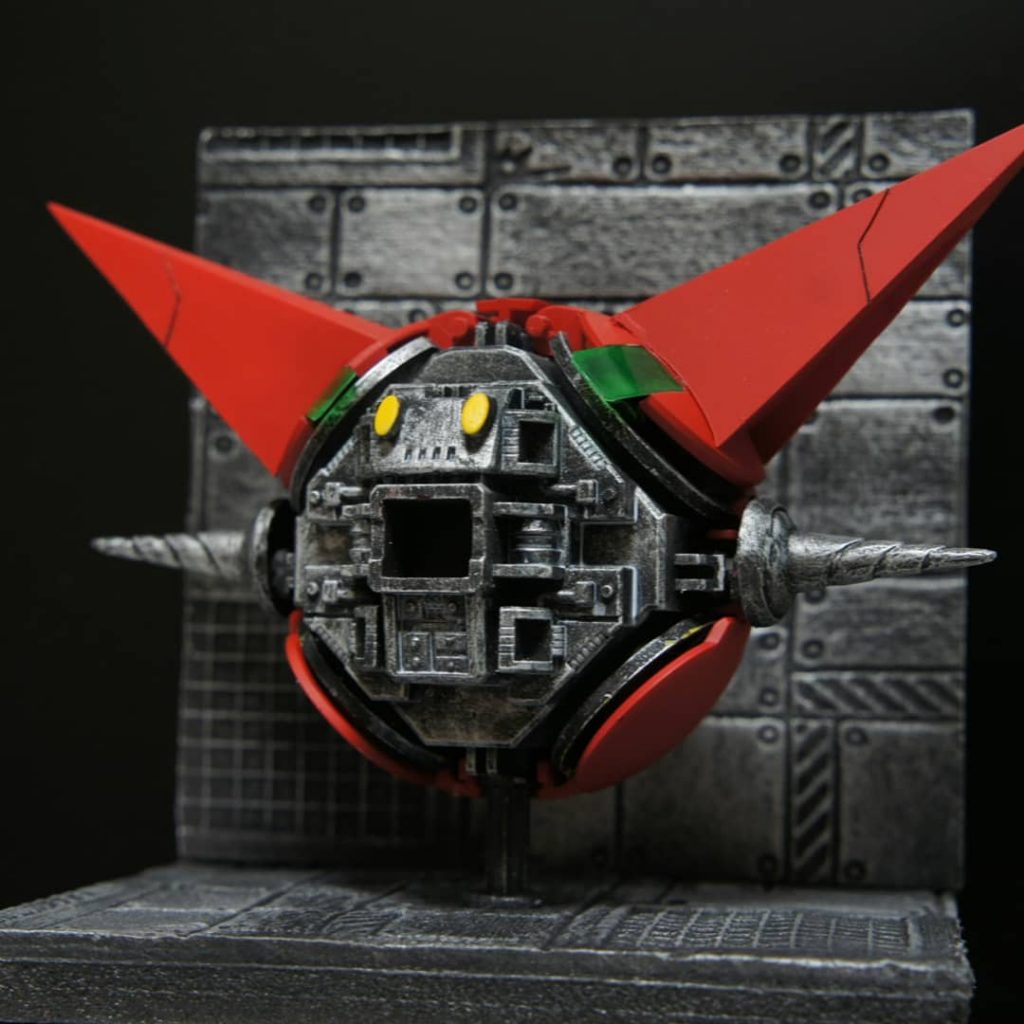 クリアパーツで中も見えるのでメカらしく塗装してます。
武蔵『こ、これは!?』
早乙女博士『新ゲッターロボじゃよ武蔵君』