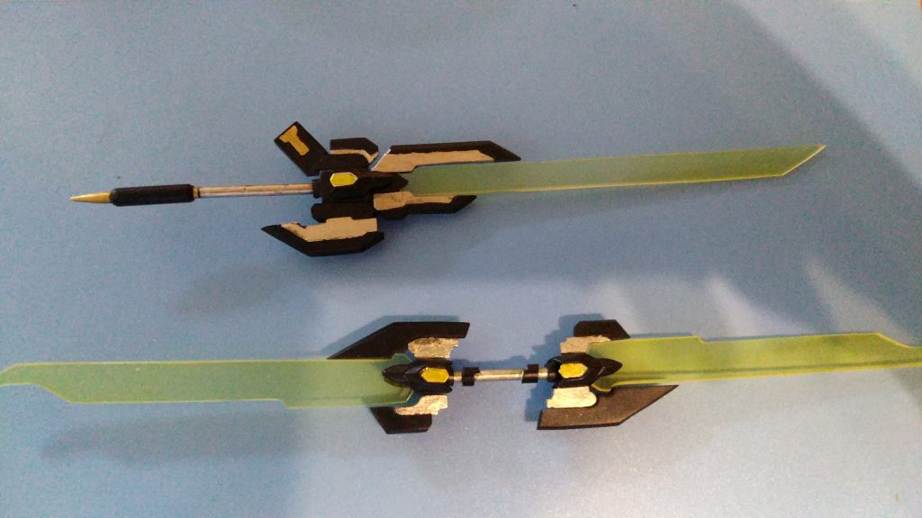 ブレティナス。エピオン
電磁カートリッジを装備し,改装したブレティナスの新しい姿.近接戦闘用の”ストレートセイバー”や中距離集中砲撃の”ファングランサー”二つのモードで変形出来る.
ブレティナスⅡ
ブレティナスの再設計型,超近接戦闘を対応し,二体のプラズマ刃に分離し.前後連結を出来る.