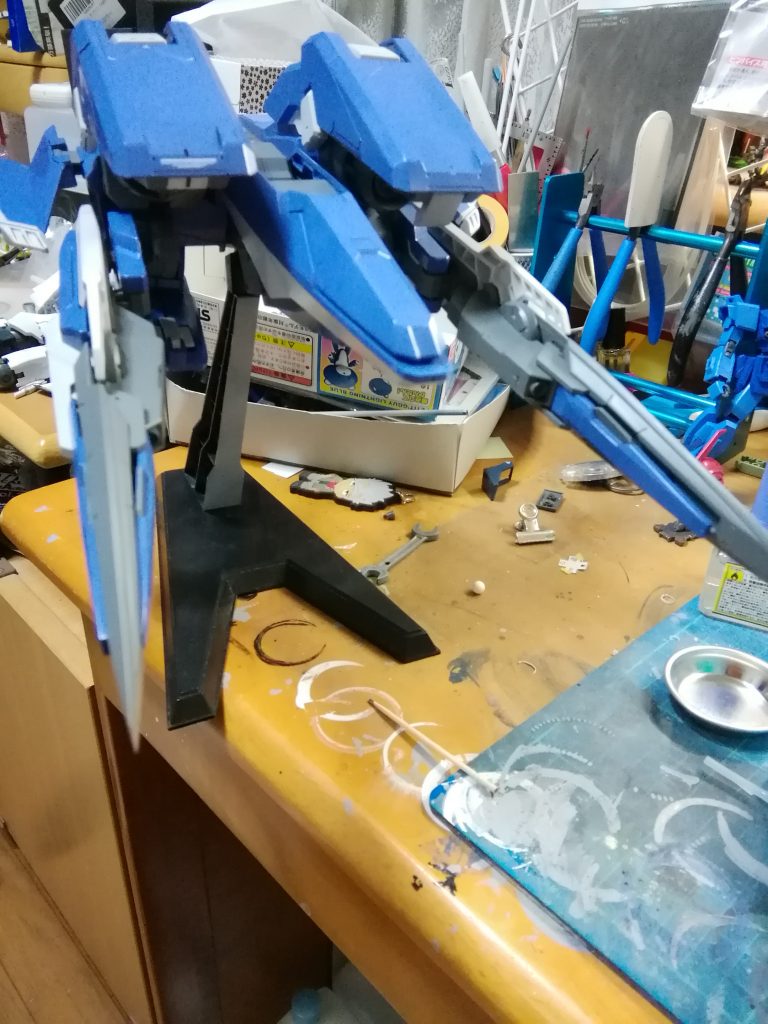 最近はパーツ確認の意味も兼ねて塗ったら一旦組むことにしてます。ここままデカールも貼れますし