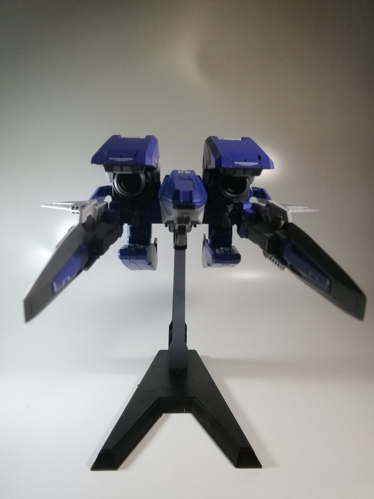 正面。正面から見ると実は結構薄かったり