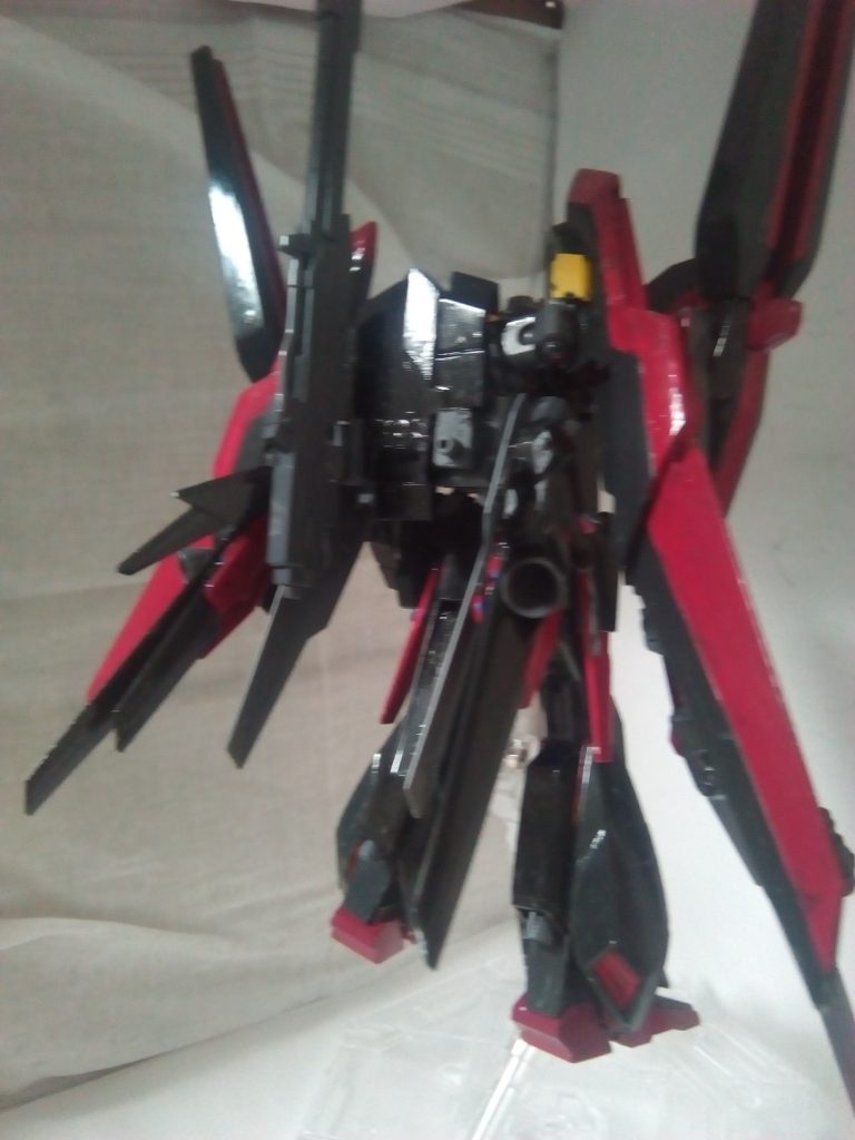 バックパックはこんな感じ。塗装下手なのが誤魔化し切れてないですね。精進します。