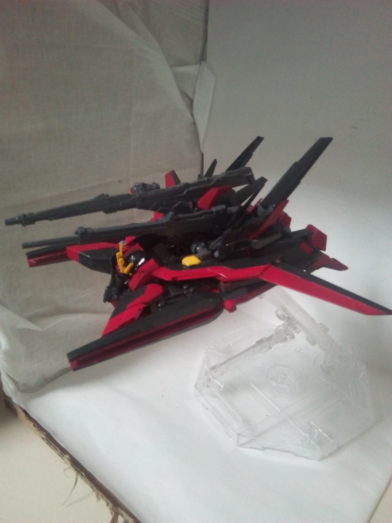 変形するとこんな感じ。変形方法はバックパック上げてAGE2の変形と同じような形にしました。