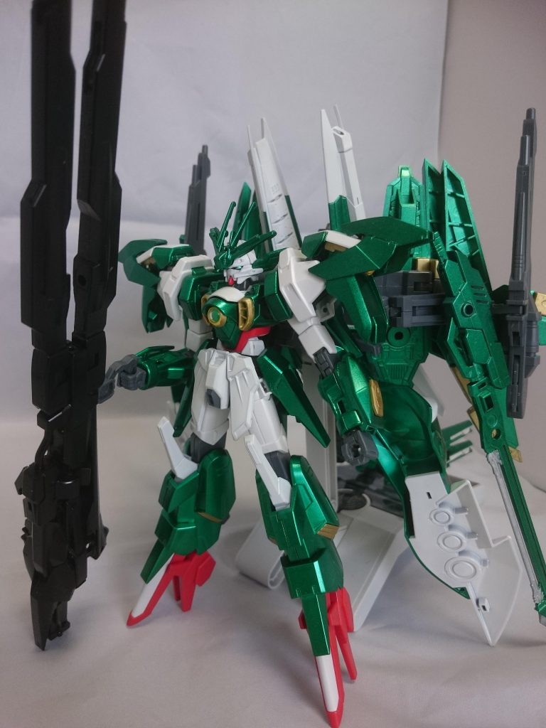 試作型レールキャノン

ジャンクパーツで製作しました。
使ったパーツは
X魔王のサテライトキャノン２つ
ライトニングウェポンシステムmarkⅡに付いてくる武器の一部を使用
ガンダムデルタカイのライフル
百万式(メガシキ)のメガランチャー
ダブルオーガンダム セブンソード/Gの
GNバスターソードⅡ
ガンダムフェニーチェリナーシタの
ビームサーベル、ハンドガンの部分
を使用しました。