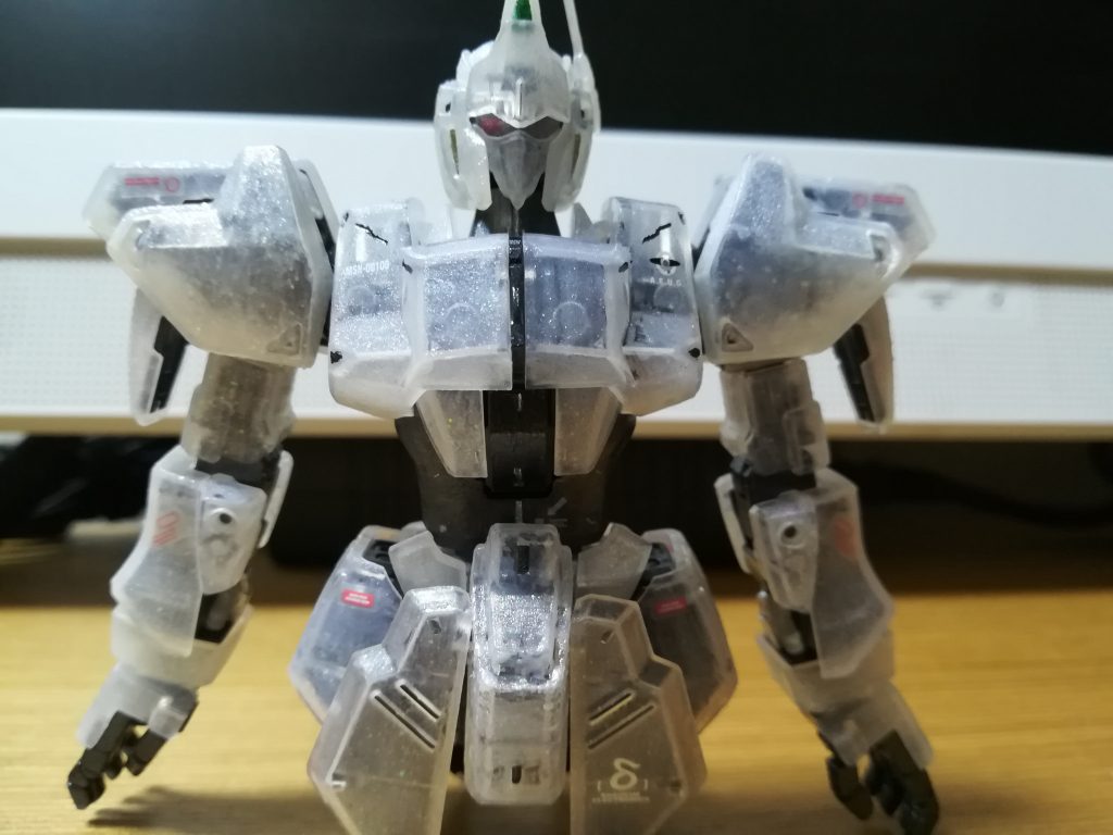 基本的にフレームにメタルブラックとラフシルバーを使い
センサー類にクリアグリーン
で今回のキット目玉のクリア部分にはマニキュアを使っております。
塗装は全て筆塗りで行っています