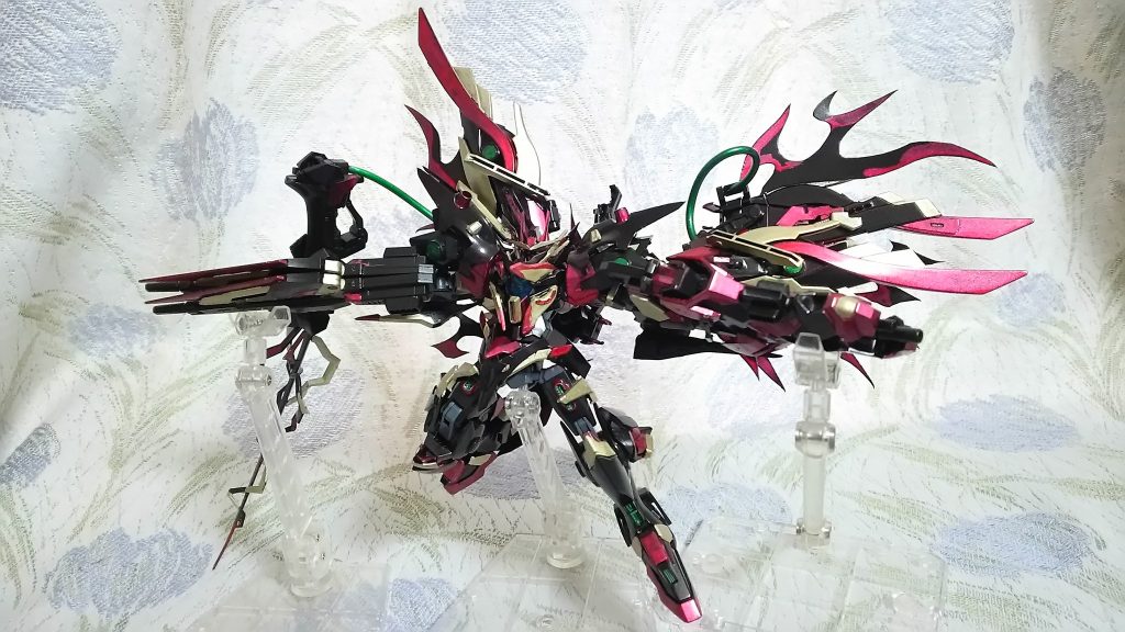 “EX-DW”モード、所謂リミッター解除状態
片翼が両翼となり、機体各所のマナクリスタルより緑焔を燃え上がらせる