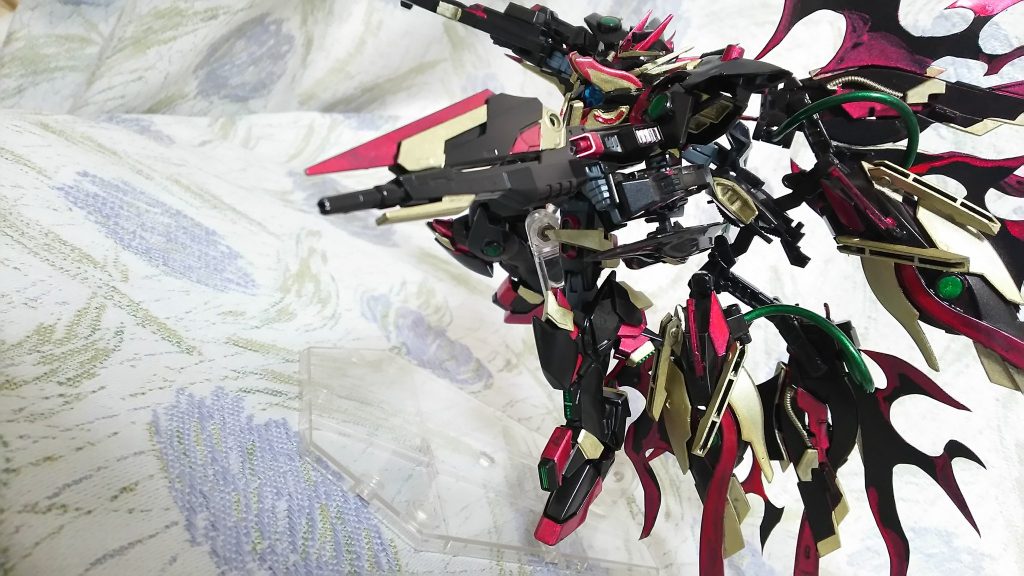 サブウェポンとして二丁のブレードバスターライフルを所持
サブウェポンと位置付けられてはいるが、メインウェポンに勝るとも劣らない性能を持つ