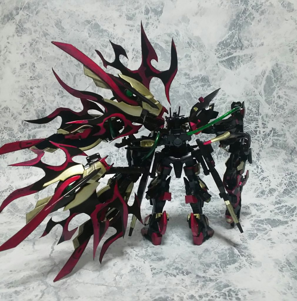 リアショット
また、翼は裏表でデザインが異なる