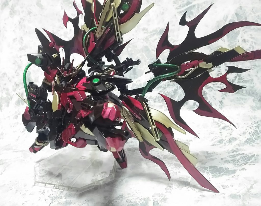 メインウェポンのハウリングブラストはエネルギーチューブにより動力炉と直結されており、速射性と引き換えに想像を絶する程の威力を持つ