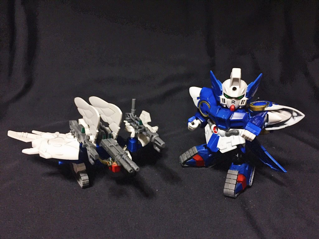 最初の完成状態(脚部の短いタイプ)も気に入っているので、軽装という形で残しました。
タンクビークルも鋼鉄迦楼羅をモチーフに鎧王迦楼羅に。