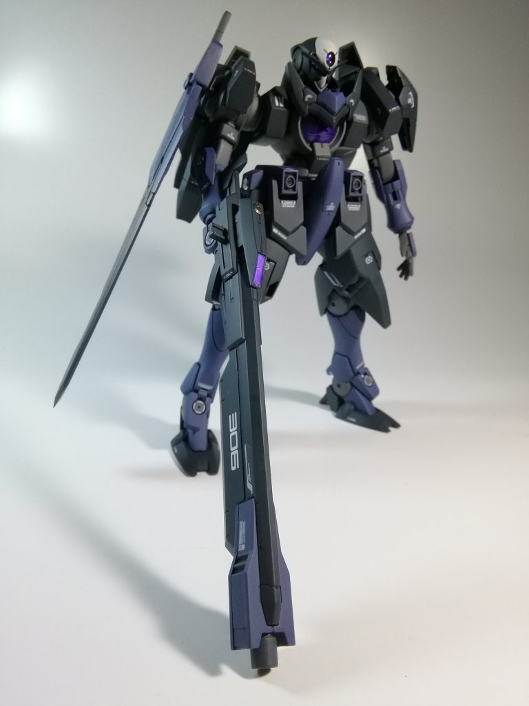 GNロングライフルも作りました。こういったデカいくせにディティールが少ないパーツは正直苦手です