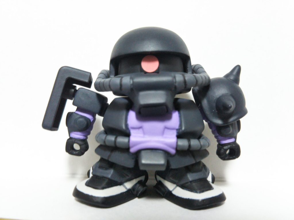 右肩の形を変更。左肩のスパイクアーマーを別パーツ化してますが余り見た目の効果は無かったですね。