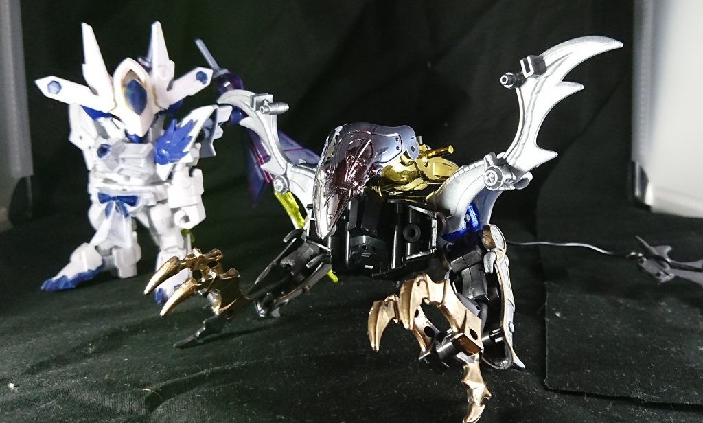 刃懐瑠が黒魔神闇皇帝の魂を人造破異武立闘として蘇らせた《覇呪魔ル(はしゅまる)》