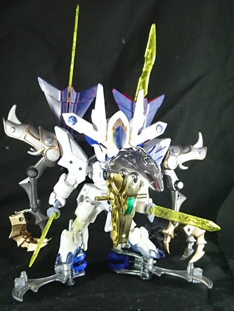 別パターンの合体形態。
こちらはペーネロペーにするつもりでしたが更に面影がないですね。
悪魔(バエル)と天使(ハシュマル)が合体して神話の人物にというコンセプトだったのですが…