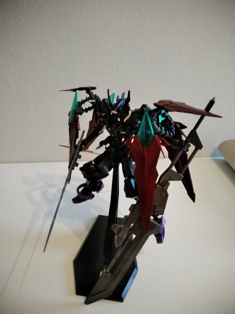 羽をマントのようにもできます!