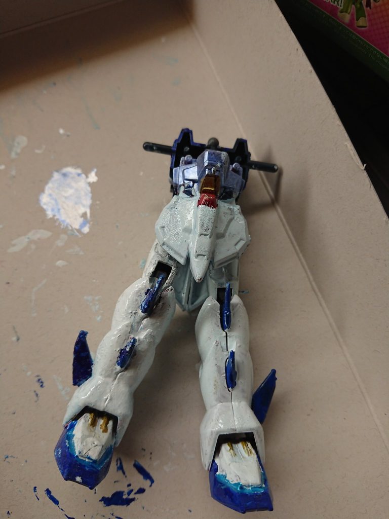 フレームや足はガンダム白や青 ガンダムメタバイオレットで塗装