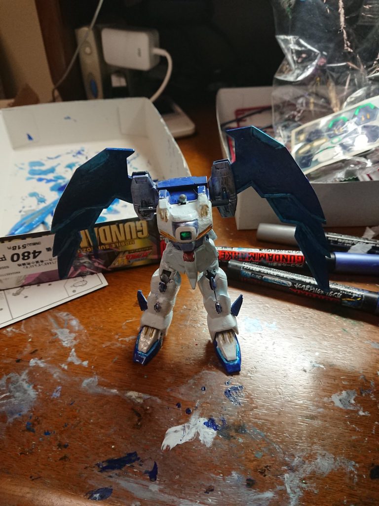 羽はブルーとメタブルーと使用して塗装です。