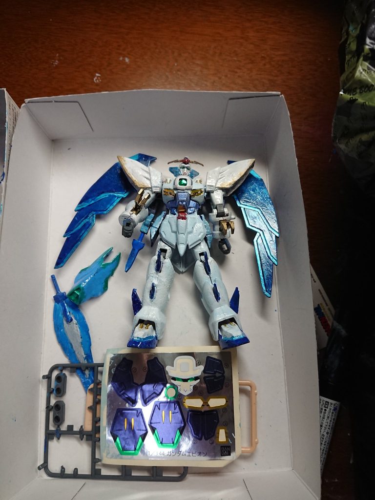 シールドは青とグリーンのマーカーを利用して塗装です！