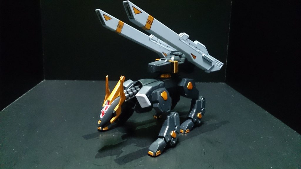 ケルベロスバクゥをランドライガーをイメージして塗装しました。キャノンはダブルエックスのサテライトキャノンを幅詰めし接続してあります。ストーリーガンプラチーム獣戦機隊のシキブ・マサトが操るガンプラサラのバクゥと同様に地上戦を得意とするバクゥの機動力を生かし相手に飛び付きビームファングで仕留める