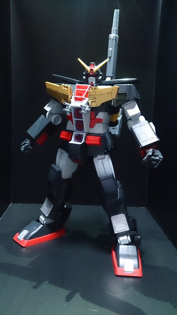 合体重視のため変形はオミットしてます。 背中のキャノンは展開可能にして断空砲フォーメーション状態にできます。ストーリーガンプラチーム獣戦機隊 シバ・リョウが操るガンプラサイコガンダムをベースにカスタム格闘戦を得意とし大型機体ならではのパワーで対戦相手を一掃する