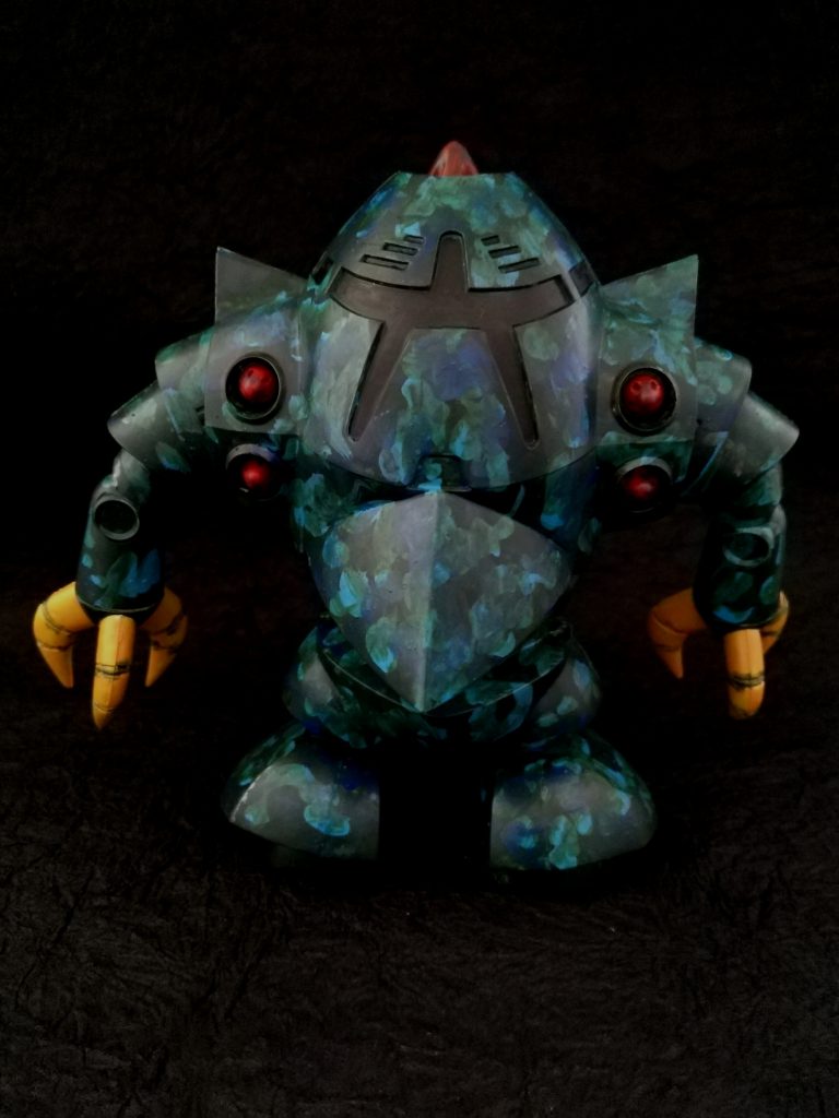 前面にはハゲチョロがあるけど背面にはありません。前に進む時に削れるハズ♪
前も後ろもモノアイが無かったら分からない笑