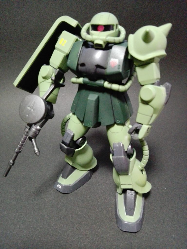 格好いいポーズでも…と思いましたが、なかなか可動範囲が厳しいですね。