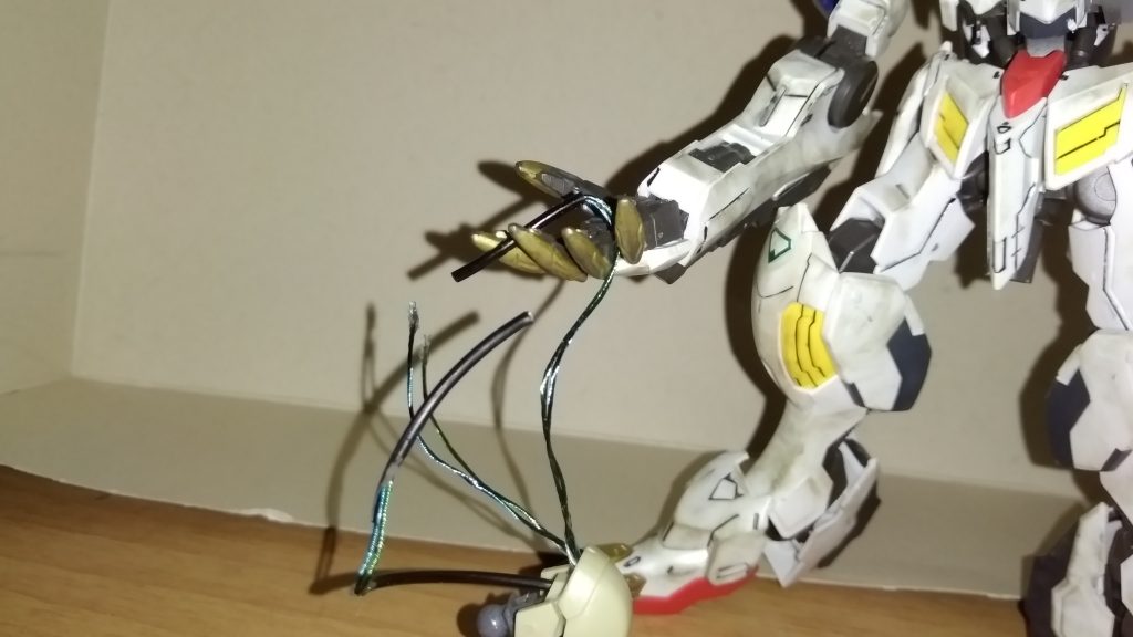 グレイズがなかったため、ダインスレイヴのグレイズの頭と、コードを組み合わせました