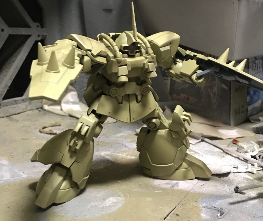 モノアイは小さめに描きました