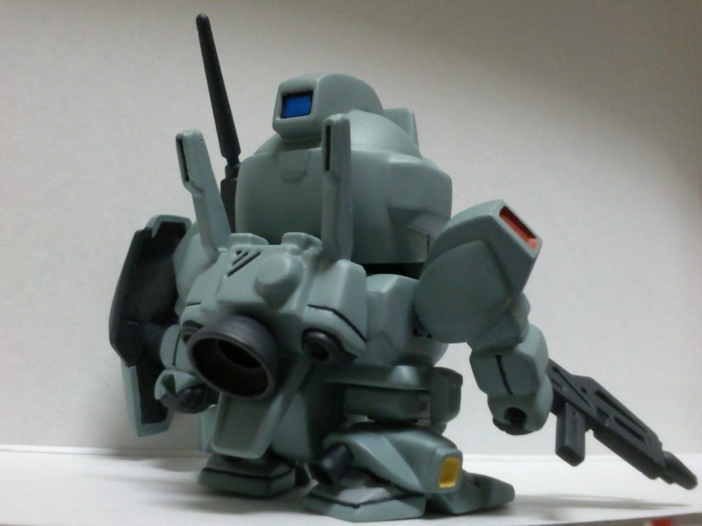 足のバーニアを大き目に変えています。