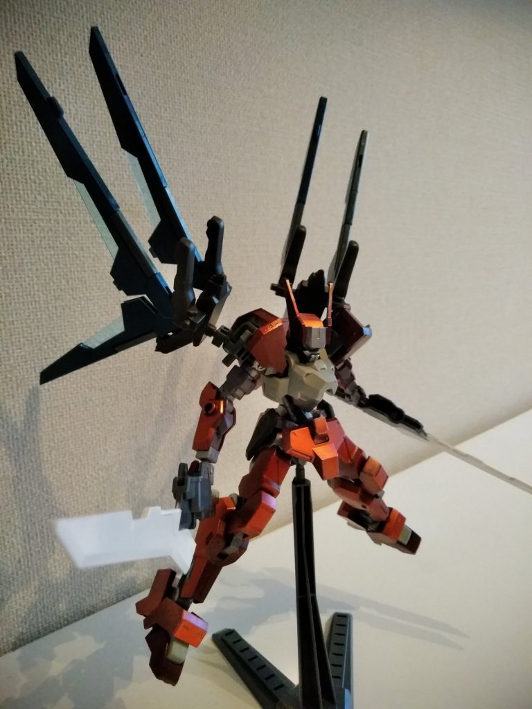 追加武装の実体剣
バックパックの加速により斬撃。近接用。