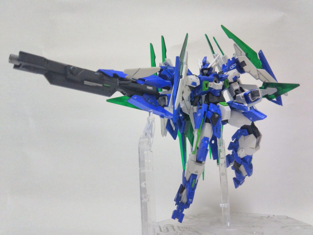 遠距離武装
ハイパードッズバスター
従来のライフルを強化
連射速度は落ちるが威力が向上