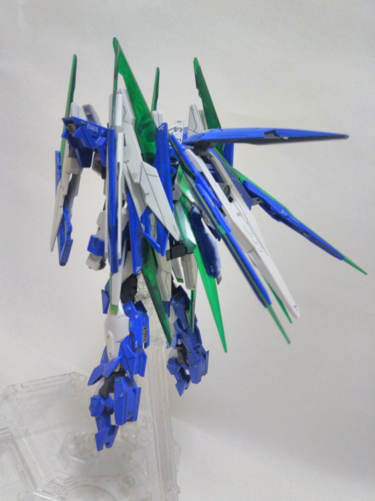 GNバーニア
GNドライヴ内蔵
展開し、機動力を向上する。