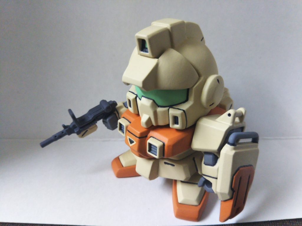 マシンガンは食玩ユニバーサルユニットの陸戦型ガンダムの物を加工して使用。