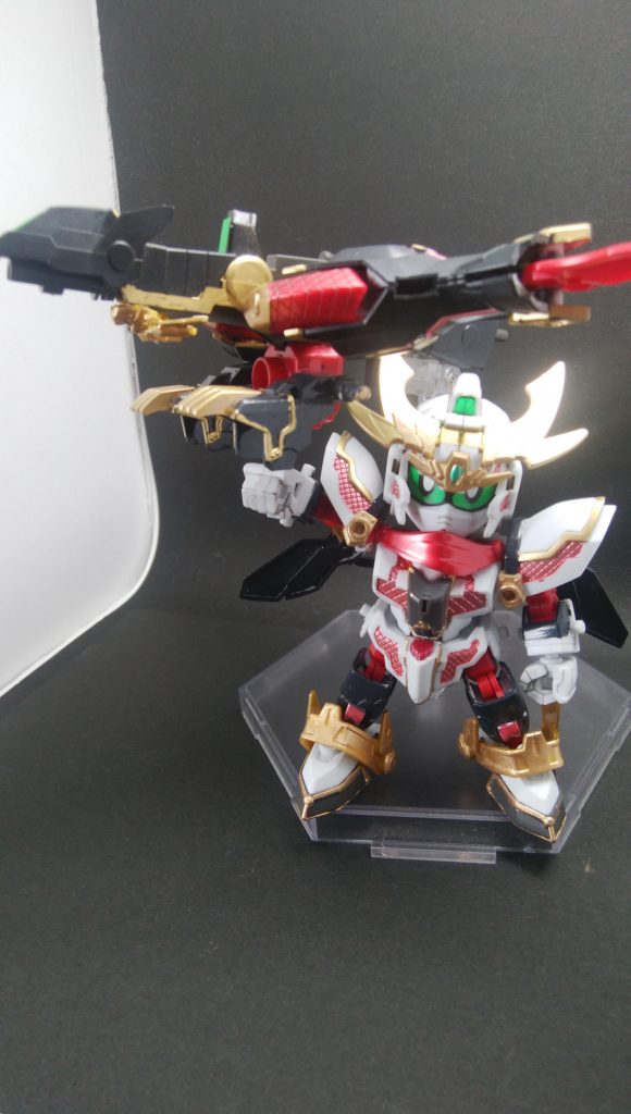 SD形態
武装装甲八鳥と一緒に、フライングベースで腕に止まってる感じに。