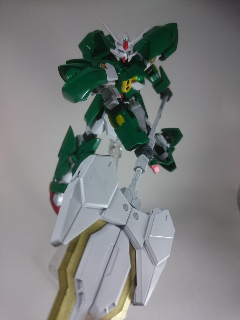 本来は剣になるのですが、既にリナーシタにはビームサーベルがあるので槍という形で変更してみました。