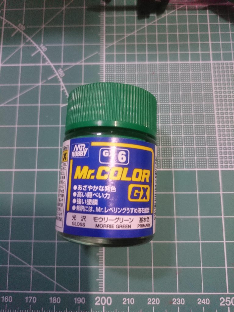 緑色の部分はMr.COLORのモウリーグリーンで筆塗りをしました。